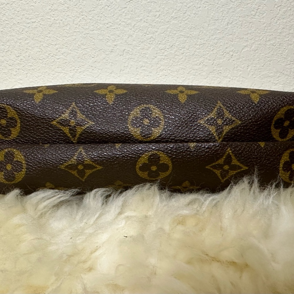 70’s Vintage Louis Vuitton Toilette Pochette 19 Cosmetic Bag Pouch / Clutch - Picture 7 of 15